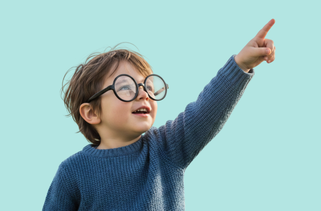 Почему ребенку с миопией нужно корректировать зрение очками и контактными линзами